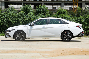 Hyundai Elantra 2023 1.5L LHD Automatica Berlina Usata con Tetto Panoramico, Auto Economica per Uso Quotidiano in Vendita - Product Image 2