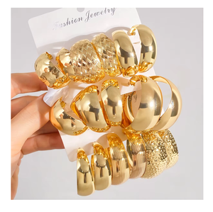 여성의 트렌디 한 골드 도금 펑크 합금 청키 큰 원형 귀걸이 세트 새로운 인기있는 중공 문 후프 귀걸이 - Product Image 1