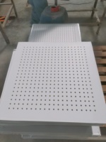 2400*1200mm Papier pour cloisons sèches Panneau de gypse Panneaux de plafond en gypse Panneaux de plafond en PVC