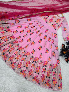 Ensemble de robe longue indienne Readymade & Dupatta, georgette de renard entièrement cousue rose avec broderie de paillettes avec tenue de fête de travail Moti - Product Image 4