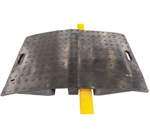 <span class=keywords><strong>Puente</strong></span> <span class=keywords><strong>de</strong></span> Protección para Mangueras Contra Incendios <span class=keywords><strong>de</strong></span> Goma <span class=keywords><strong>de</strong></span> Alta Resistencia |   Capacidad <span class=keywords><strong>de</strong></span> Carga <span class=keywords><strong>de</strong></span> 20 Toneladas, Compatible con Mangueras <span class=keywords><strong>de</strong></span> 65/80 mm - Product Image 3