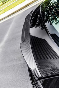 ชุดแต่งคาร์บอนไฟเบอร์สำหรับ Porsche Panamera 976 สภาพใหม่ ประกอบด้วยลิ้นกันชนหน้า ดิฟฟิวเซอร์ สปอยเลอร์ สเกิร์ตข้าง และลิ้นกันชนหน้าคาร์บอนไฟเบอร์ - Product Image 5