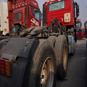 Camion benne Howo 6X4 robuste avec une charge utile <span class=keywords><strong>de</strong></span> <span class=keywords><strong>40</strong></span> tonnes pour le transport <span class=keywords><strong>de</strong></span> roches et <span class=keywords><strong>de</strong></span> <span class=keywords><strong>charbon</strong></span> - Product Image 2