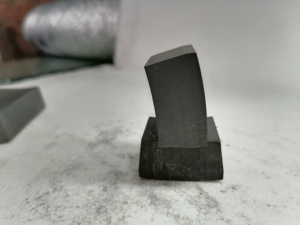 Tùy chỉnh đặc biệt hình dạng không đều có độ tinh khiết cao cường độ cao <span class=keywords><strong>Graphite</strong></span> khối cho thiêu kết khuôn 40-260mpa nén - Product Image 2