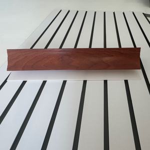 Garnitures de moulage de corniche de Joint de PVC de Style de motif en <span class=keywords><strong>bois</strong></span> pour le panneau de mur de <span class=keywords><strong>plafond</strong></span> - Product Image 2