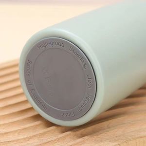 Gobelet isotherme portable de poche en acier inoxydable 304 de style japonais avec couvercle à motif grain de bois personnalisé de 280 ml - Product Image 5