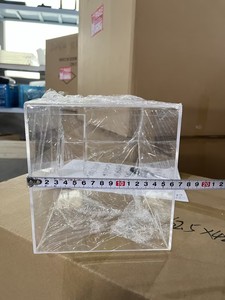 Exhibidor de Ropa de Plástico Transparente Rectangular de 1 Estante, Ecológico, con Laminado Brillante, Fácil de Montar, de Gran Capacidad - Product Image 4