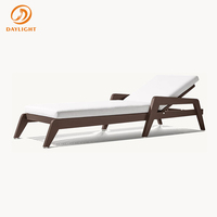Chaise longue de patio en bois massif de luxe, dossier réglable, minimaliste, avec accoudoirs, pour jardin, terrasse, villa, complexe hôtelier