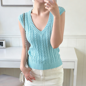 Chaleco de punto de moda estilo Pure Desire, color verde menta, con cuello en V y diseño calado. - Product Image 3