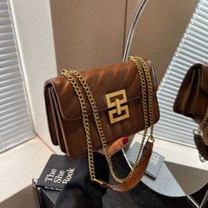 Atacado 2026 Bolsas Tote Clássicas com Corrente, Bolsas de Couro PU com Relevo, Coleção de Primavera, Bolsa de Ombro para Mulheres - Product Image 1