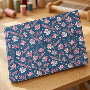 Tejido de algodón floral transpirable estampado a mano con bloques, cambray, para prendas de vestir, venta al por mayor de la India para niñas - Product Image 2