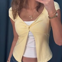 Haut court à manches courtes pour femme, design personnalisé, vente en gros, uni, avec nœud devant et ouverture sur le devant