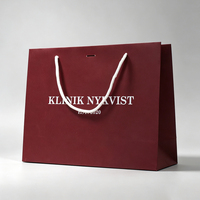 Sacs en papier cartonnés de luxe personnalisés avec logo pour boutique de vêtements, emballage cadeau haut de gamme avec poignées en ruban