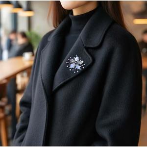 Luxury Tahiti <b>Pearl</b> Brooch Natural <b>Mother</b> Shell Maple Leaf Shaped Banquet Dress Accessory Pin Wholesale for Women for Engagement - Product Image 4