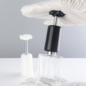 Outil de sertissage portable compact pour simplifier la fixation des colliers et des pulvérisateurs sur les flacons de parfum en verre - Product Image 5