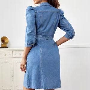 Vestido de mezclilla de algodón 100% con lavado ácido y efecto desgastado, de manga corta abullonada con solapa, estilo OOTD de otoño, alta calidad, precio bajo al por mayor. - Product Image 3