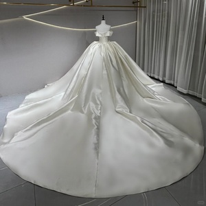 JFH30 Vestido de Novia Moderno de Satén con Hombros Descubiertos, Bordado de Encaje y Cola Capilla para Mujer - Product Image 2