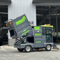 Machine à balayer les rues avec brosse rotative et pulvérisation d'eau pour le nettoyage des routes et des places