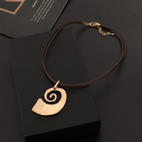Collier pendentif cœur pour femme, bijou de mode au design unique, idéal pour tenue quotidienne, soirée, rendez-vous, accessoire cadeau, commande en gros