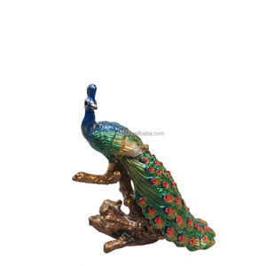 <span class=keywords><strong>2025</strong></span> Trung Quốc Nhà Máy Tùy Chỉnh Làm Bằng Tay Khắc Hot Sản Phẩm Mới Polyresin Đồ Trang Trí Hiện Đại Trong Nhựa Con Công Bức Tượng - Product Image 1