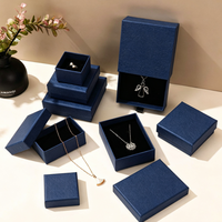 Boîte cadeau en gros personnalisée pour bijoux, fabriquée en papier, pour colliers, bracelets, boucles d'oreilles, bagues, boîte personnalisée OEM