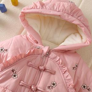 Nouveaux vêtements d'hiver pour bébé 2024, combinaisons épaisses brossées pour nouveau-nés, combinaisons mignonnes et douces à fleurs brodées pour bébés filles, ensembles de combinaisons pour bébés - Product Image 4