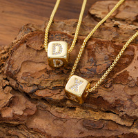 Pendentif classique en lettres dorées micro-gravées en zircon de 9 mm, lettres majuscules anglaises A-Z, bloc en laiton, cubique, bracelet unisexe DIY