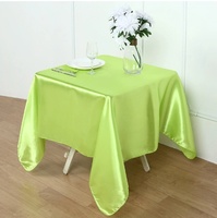 Nappe ronde moderne et élégante en satin polyester anti-poussière de couleur unie pour la décoration d'hôtels, mariages et dîners