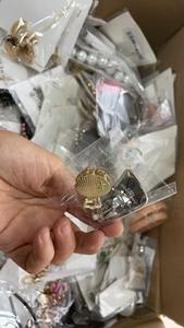 أقراط طويلة أنيقة للنساء بسعر المصنع المنخفض، تشكيلة متنوعة بالجملة - Product Image 4