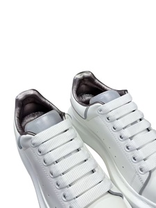Wholesale simple and fashionable white sneakers with thick rubber soles for heightening, suitable for walking and casual wear. - Product Image 2