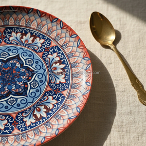 Ensemble d'assiettes à dîner marocaines en porcelaine fine, peintes à la main, écologiques et au design personnalisé - Product Image 5