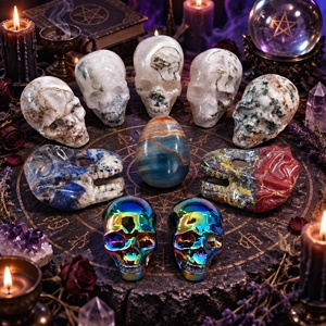 Figurine de crâne en cristal naturel sculptée à la main, décoration de tête en pierre, finition arc-en-ciel, décoration de table à la maison, cadeau d'Halloween - Product Image 1
