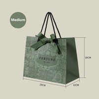 Sac shopping en papier vert foncé de luxe personnalisé avec poignée en ruban, pelliculage mat, écologique et recyclable pour boutique de chaussures