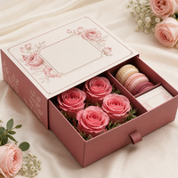 Boîte en carton haut de gamme pour l'expédition de fleurs avec insert pour l'emballage de roses préservées, présentoir de vente au détail