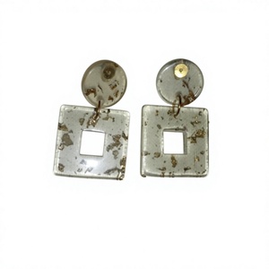 Boucles d'oreilles créoles en résine faites à la main, design tendance et classique, pour femme, bijoux de mode pour mariage et soirée - Product Image 1