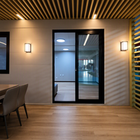 Studio de jardin préfabriqué, cabane de jardin avec pergola ouverte et porte coulissante pour espace de vie extérieur
