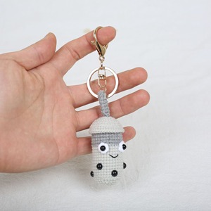 おしゃれな手作りのかわいいかぎ針編みミルクティーカップキーホルダー、ミニニットアミグルミ毛糸ぬいぐるみペンダントバッグチャームドールキーチェーン - Product Image 2