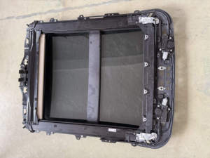 Desmontado <span class=keywords><strong>precio</strong></span> al por mayor usado Original Moonroof Sunroof Glass Assembly con marco de motor y cortina para Honda <span class=keywords><strong>CRV</strong></span> 2018-2021 - Product Image 3