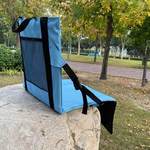 Coussins de siège pliants d'extérieur personnalisés avec poche en tissu Oxford pour événements sportifs et concerts - Product Image 4