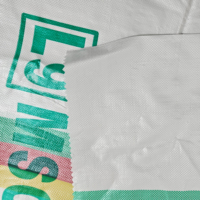 أكياس بلاستيكية منسوجة من البولي بروبيلين (PP) بسعة 25 كجم و50 كجم مع مقبض، مطبوعة بالألوان بتقنية الطباعة الأوفست، مختومة حرارياً للاستخدام الزراعي.