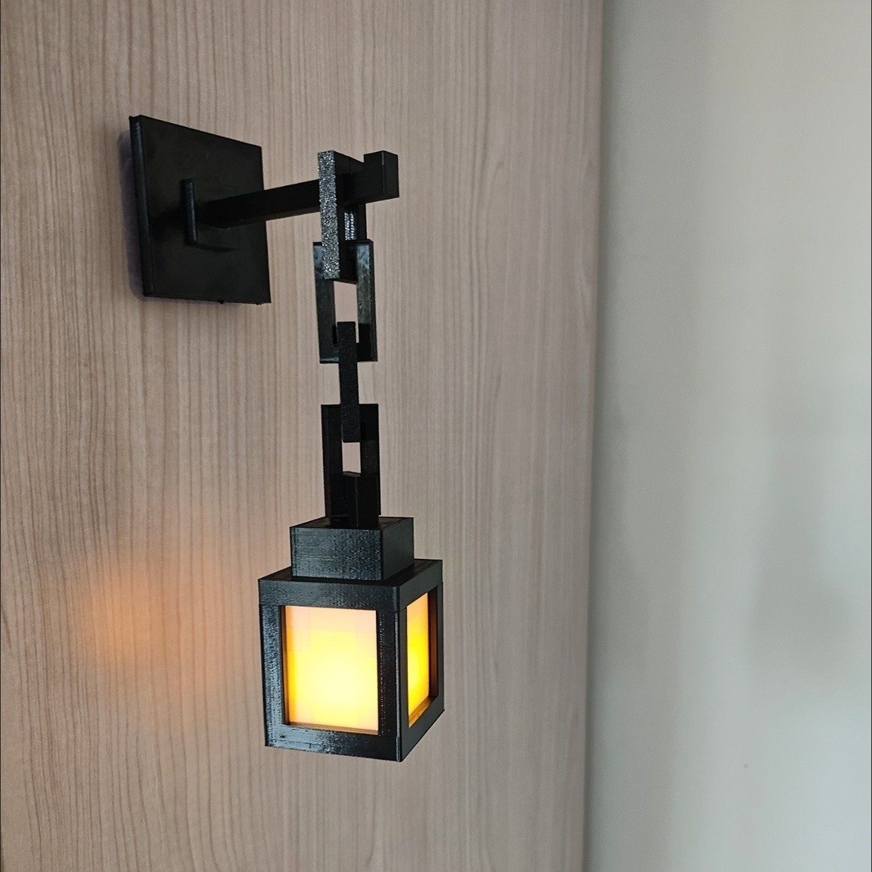 battery operated Yellow nightlight chain base