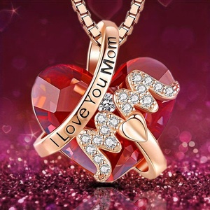 Elegante Collana con Ciondolo a Cuore in Lega Dorata Opaca e Strass Scintillanti - Incisione "Ti Amo Mamma", Perfetta per Compleanni - Product Image 1