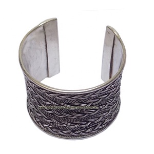 Rana Overseas Inc. Brazalete Abierto Ajustable de Latón Antiguo Trenzado Curvo - ¡Gran Venta! - Product Image 1