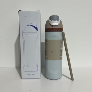Bouteille d'<span class=keywords><strong>eau</strong></span> sport isotherme en acier inoxydable à double paroi de 24 oz, anti-fuite, avec paille, maintien thermique 6-12h, vente en gros - Product Image 5