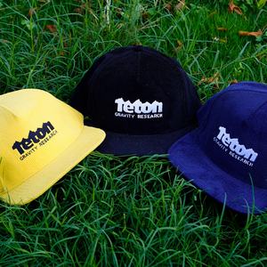 Casquettes structurées en velours côtelé Snapback personnalisées 5 panneaux avec logo brodé - Product Image 1