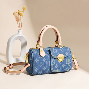 Sac fourre-tout décontracté de luxe pour femme, modèle de marque de créateur, durable, avec bandoulière amovible, ensemble complet. Fermeture éclair portable - Product Image 1