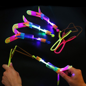 Tirachinas LED Luminoso para Niños, Juguete de Exterior con Flecha de Goma Voladora, Tirachinas con Luz, Juguete Volador de Bambú con Forma de Libélula - Product Image 6