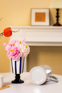 Ensemble de vases en céramique rayés bleu et blanc, pichet et gobelet en porcelaine peints à la main, décoration d'intérieur chinoiserie moderne - Product Image 3