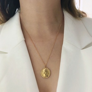 สร้อยคอพร้อมจี้รูปมงกุฏสแตนเลสสีทองรูป<span class=keywords><strong>มงกุฎ</strong></span>เอลิ<span class=keywords><strong>ซา</strong></span><span class=keywords><strong>เบ</strong></span><span class=keywords><strong>ธ</strong></span>ควีน - Product Image 6