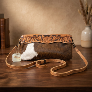 Sac bandoulière vintage chic bohème et western en cuir de vachette à poils, motif floral, avec deux sangles et long pompon - Product Image 3